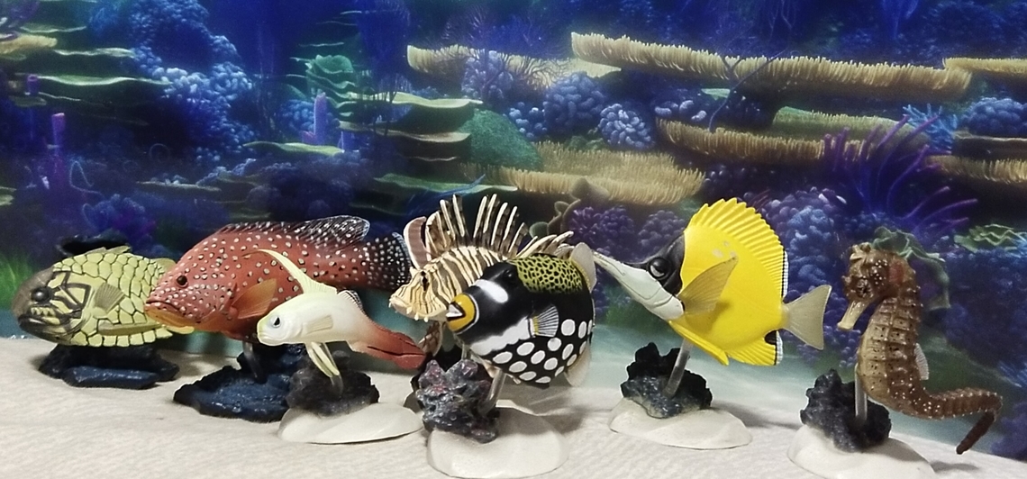 MGA'S MINIVERSE Make It Mini Lifestyle - Series 1 - Butterfly fish Aquarium  New