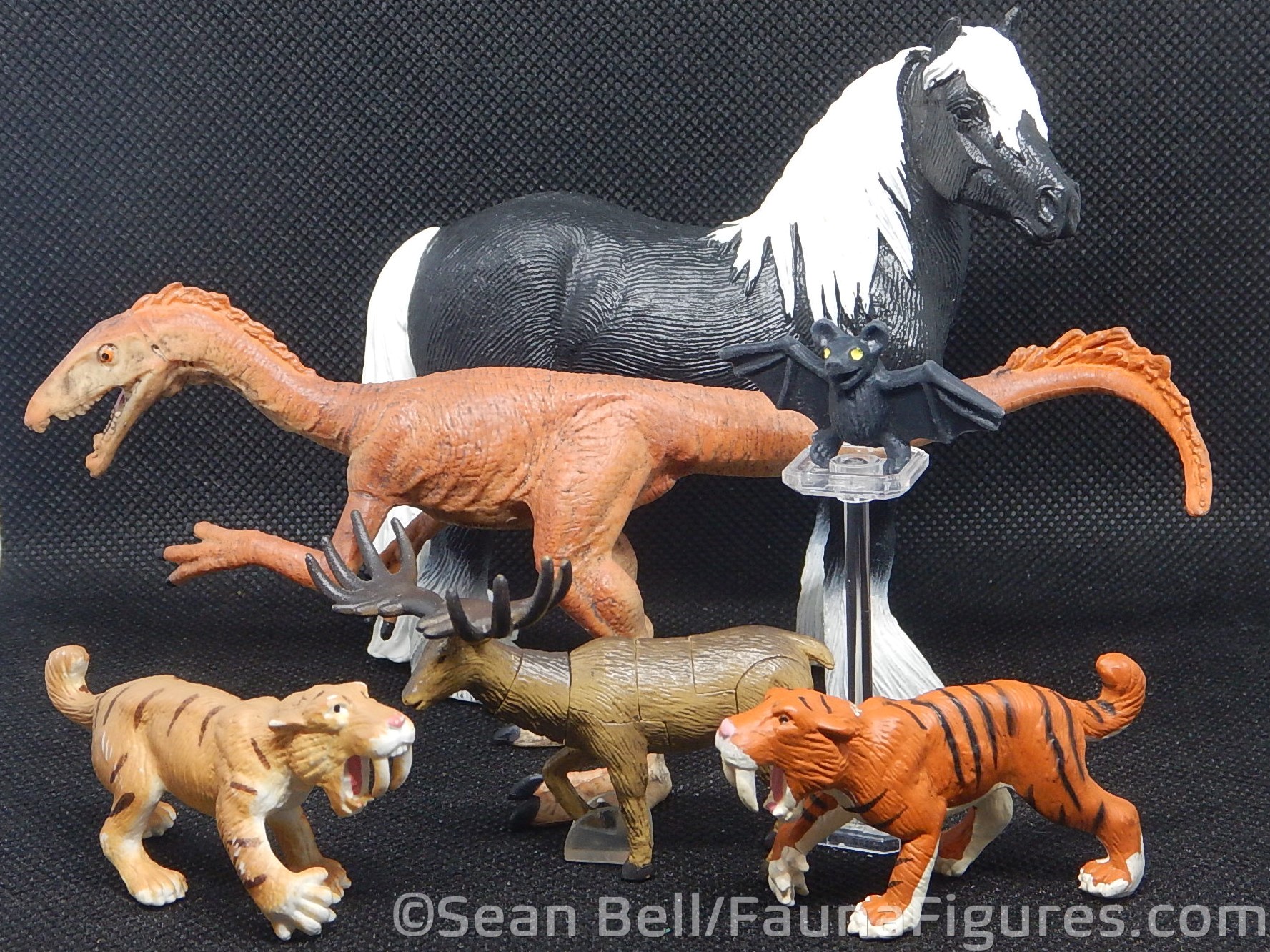 Read more about the article Vault Tales 246 FigureFrenzy Bat, Horse, Smilodon, Megaloceros, Theropoda